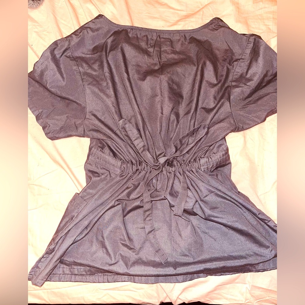 Grey adjustable waist scrub top